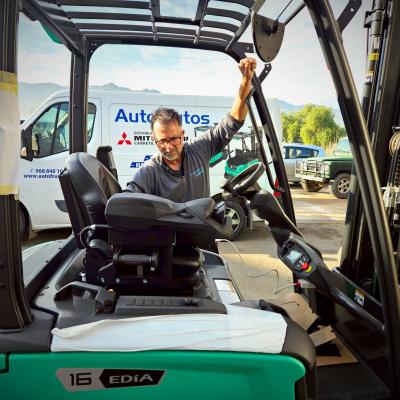 Descubre cómo Autofrutos asesoró a un cliente en la elección de la carretilla eléctrica EDiA EM. Tecnología avanzada y servicio postventa.